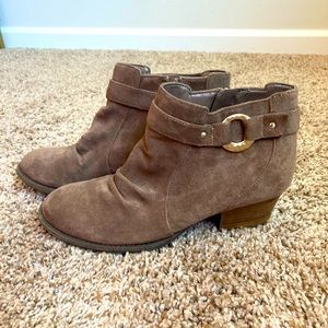 Women’s Dr Scholl’s booties size 9.5